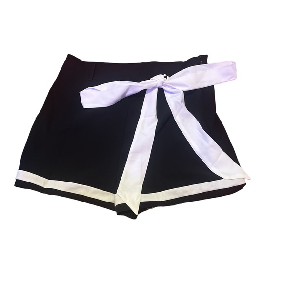 Kendall James Panda Causal Dress Shorts with Oversized Bow tie - Picture 1 of 2